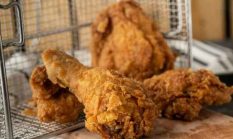 Franchise Ayam Goreng Terlaris: Perbandingan Modal KFC vs Brand Lokal