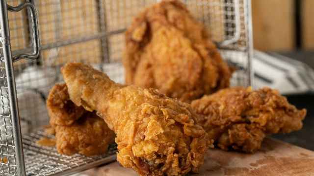 Franchise Ayam Goreng Terlaris: Perbandingan Modal KFC vs Brand Lokal